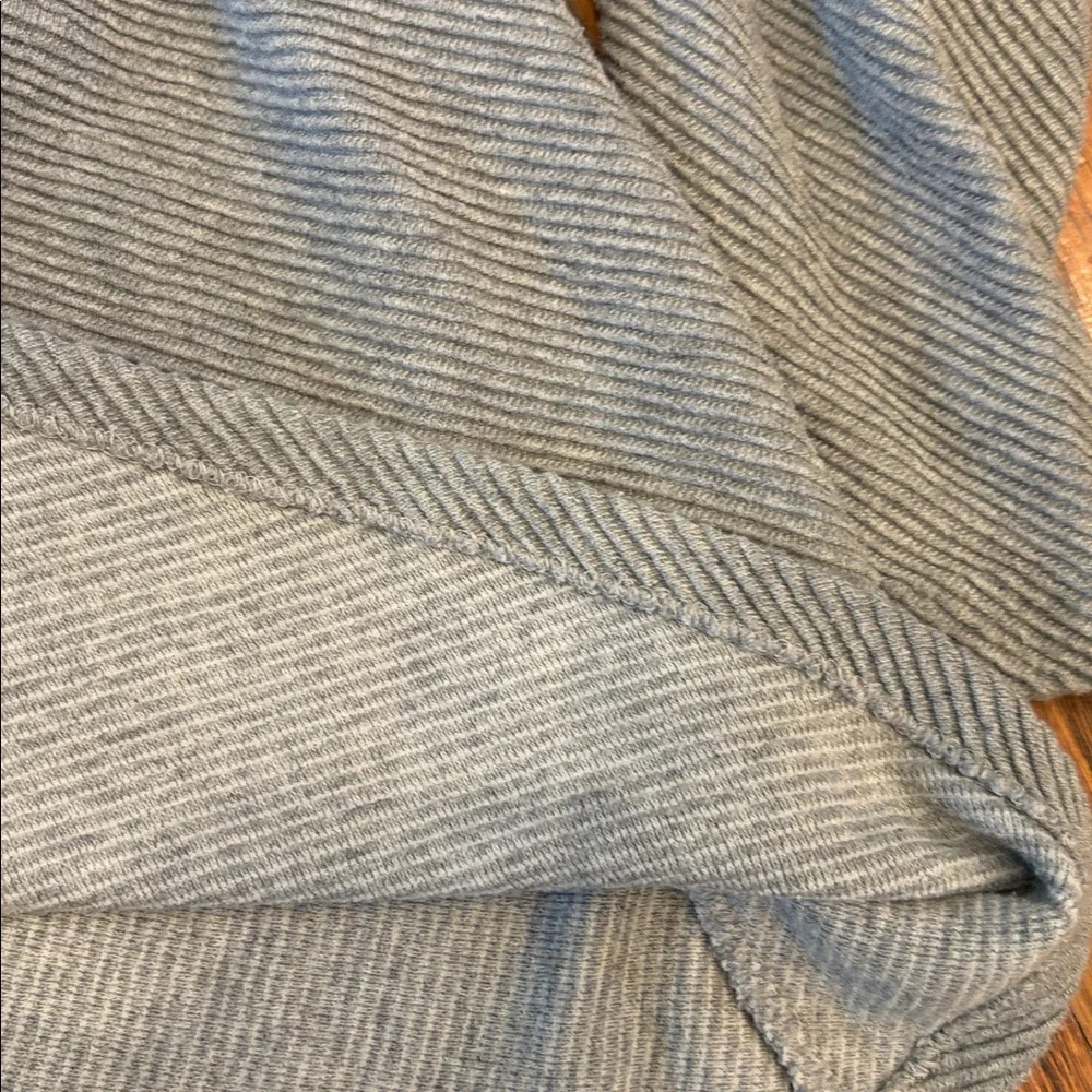Zara Men's Ribbed Gray Crewneck Sweater - Medium